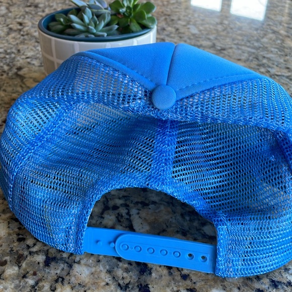 Nice Trucker Style Hat with Snap Back St Thomas Virgin Islands Embroidered Patch - Picture 3 of 5